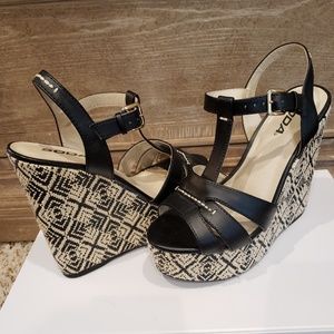 Black & tan Aztec design wedges